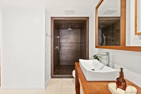 $825,000 | 2556 Navarra Drive, Unit C, Carlsbad, CA 92009