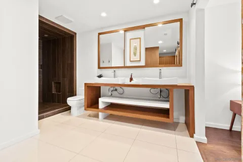 $825,000 | 2556 Navarra Drive, Unit C, Carlsbad, CA 92009