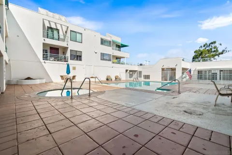 $825,000 | 2556 Navarra Drive, Unit C, Carlsbad, CA 92009