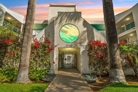 $825,000 | 2556 Navarra Drive, Unit C, Carlsbad, CA 92009