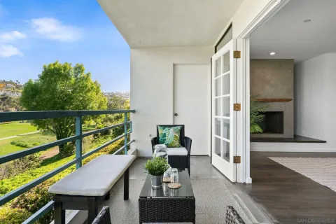 $825,000 | 2556 Navarra Drive, Unit C, Carlsbad, CA 92009