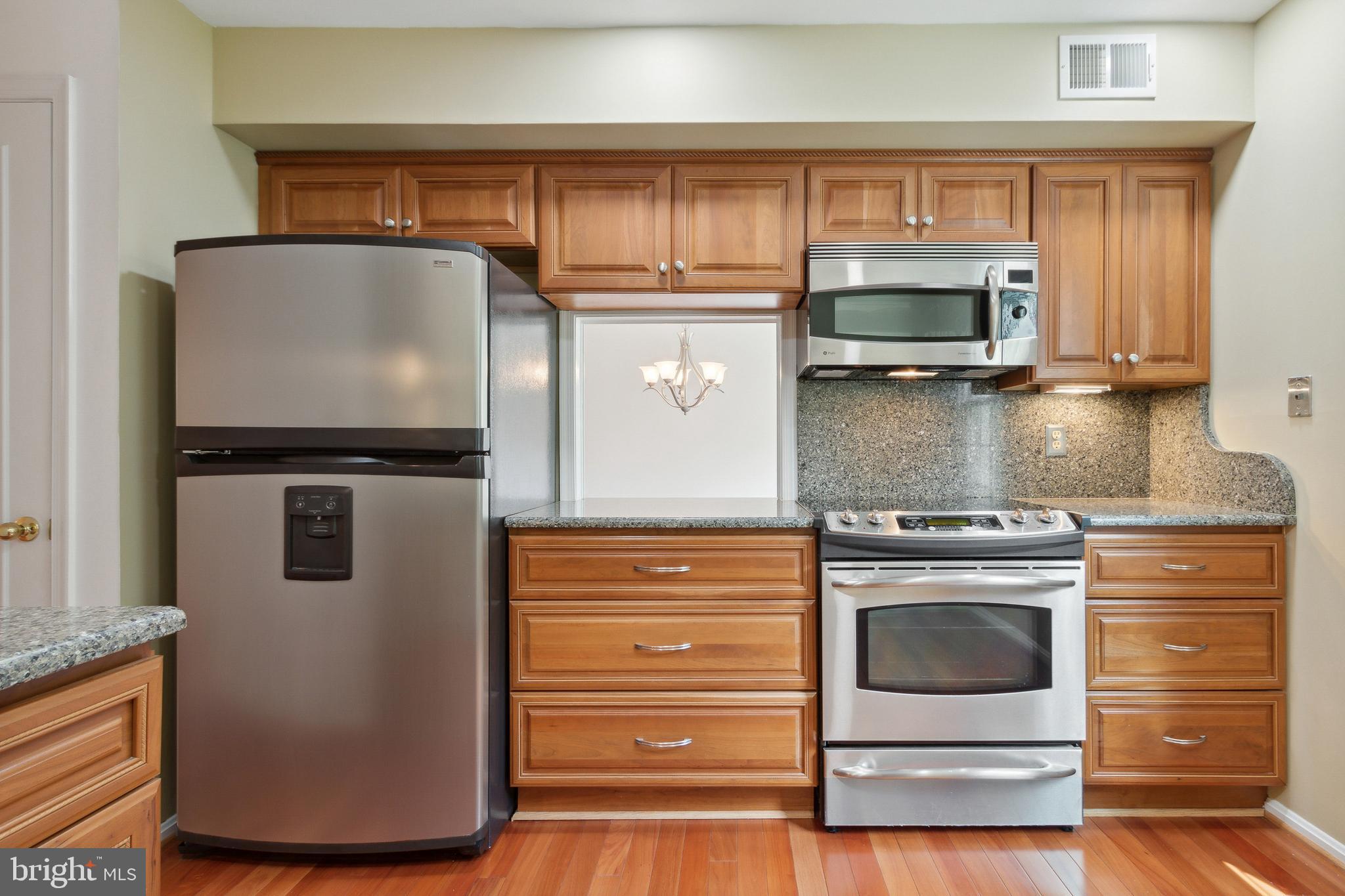 8407 Willow Forge Road Springfield, VA 22152 - Photo 10 of 45 Stainless Steel Appls w/Convection Oven