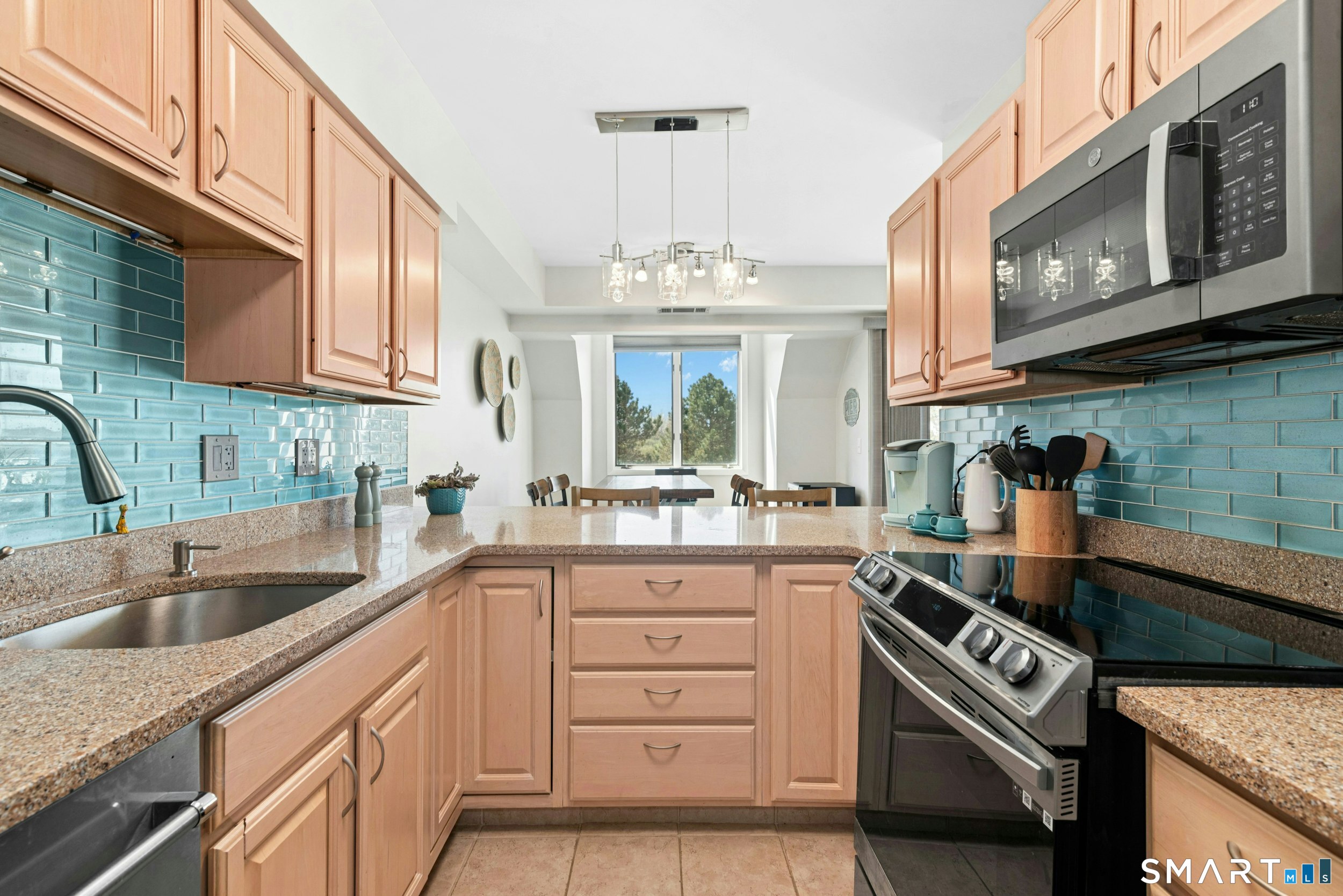 833 Popes Island Road, Unit 833 Milford, CT 06461 - Photo 13 of 39