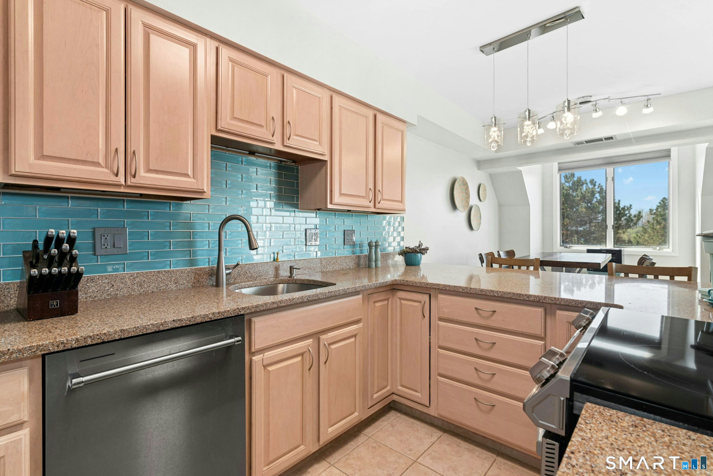 833 Popes Island Road, Unit 833 Milford, CT 06461 - Photo 14 of 39