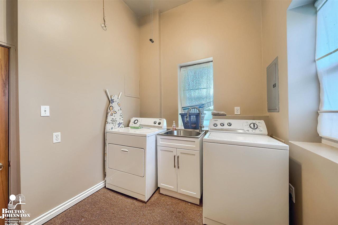 2110 Roslyn Road Grosse Pointe Woods, MI 48236 - Photo 24 of 30
