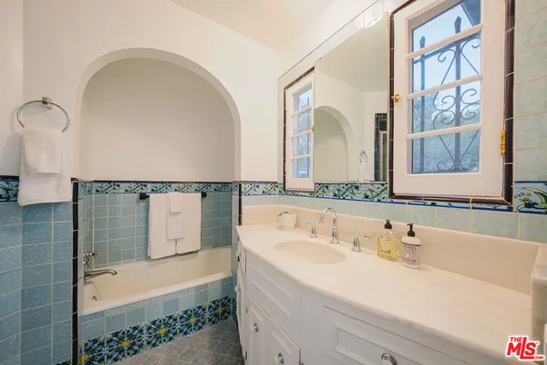 $10,500 | 3015 North Beachwood Drive, Los Angeles, CA 90068