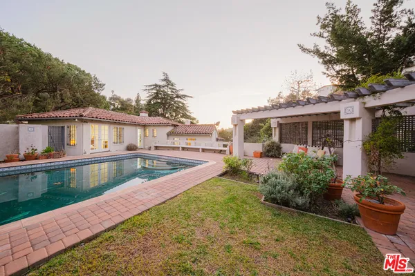 $10,500 | 3015 North Beachwood Drive, Los Angeles, CA 90068