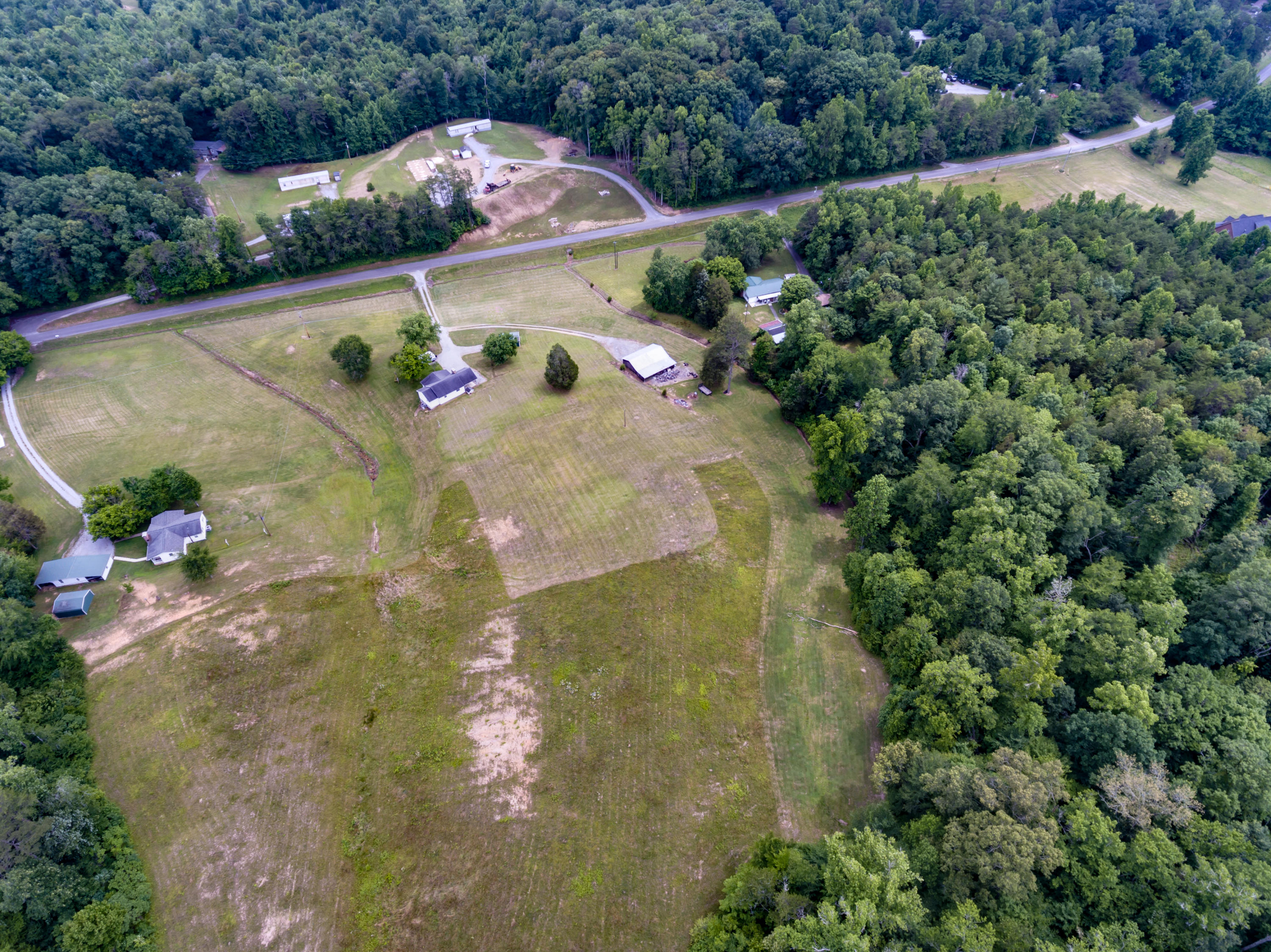 332 Batley Road Clinton, TN 37716 - Photo 8 of 40 008210619-1-332BatleyRdClintonTN-FULL SI