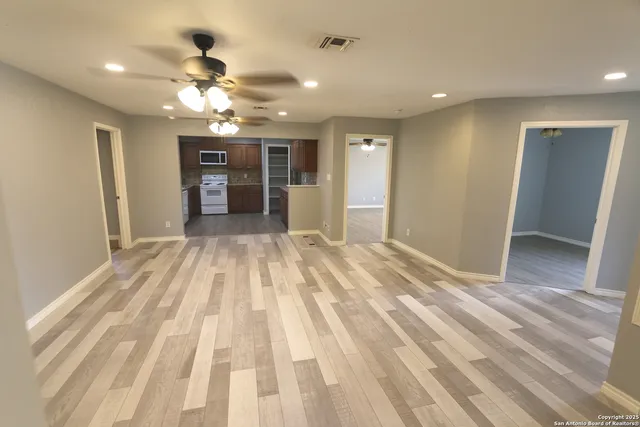 $1,950 | 511 Highway 123, Stockdale, TX 78160