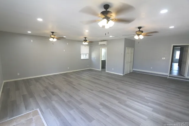 $1,750 | 511 Highway 123, Stockdale, TX 78160