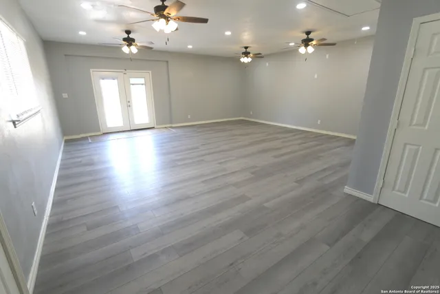 $1,750 | 511 Highway 123, Stockdale, TX 78160