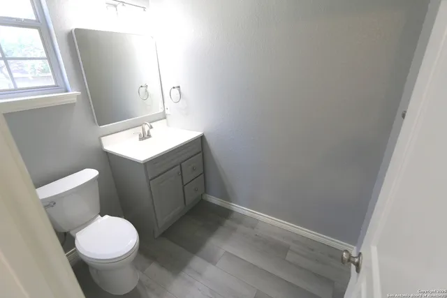 $1,750 | 511 Highway 123, Stockdale, TX 78160