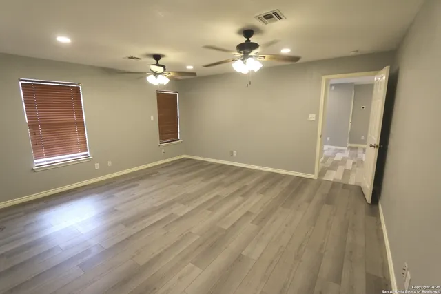 $1,950 | 511 Highway 123, Stockdale, TX 78160