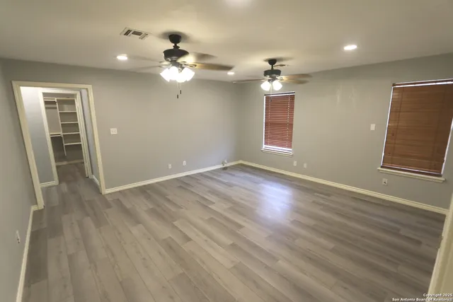 $1,950 | 511 Highway 123, Stockdale, TX 78160