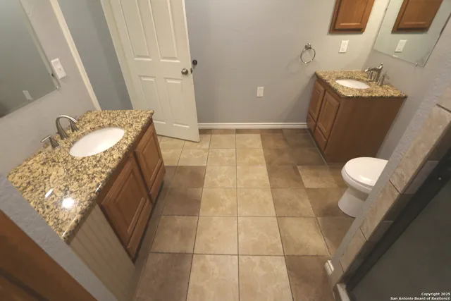 $1,950 | 511 Highway 123, Stockdale, TX 78160