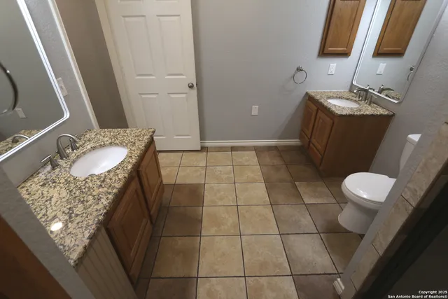 $1,750 | 511 Highway 123, Stockdale, TX 78160