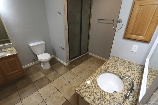 $1,750 | 511 Highway 123, Stockdale, TX 78160