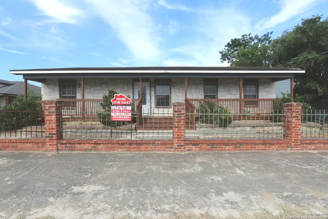 $1,950 | 511 Highway 123, Stockdale, TX 78160