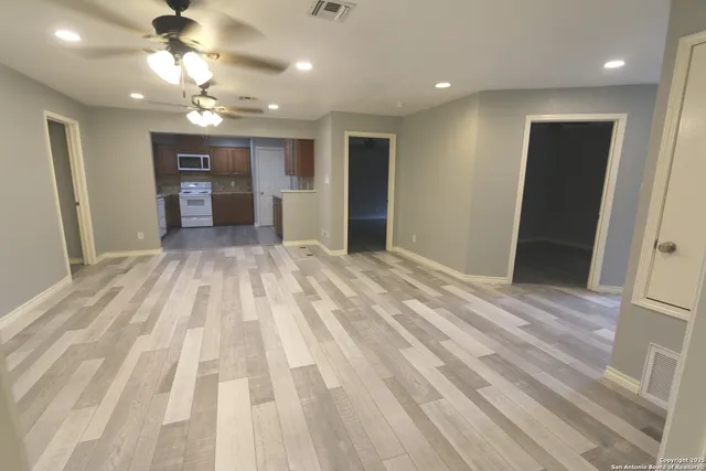 $1,950 | 511 Highway 123, Stockdale, TX 78160