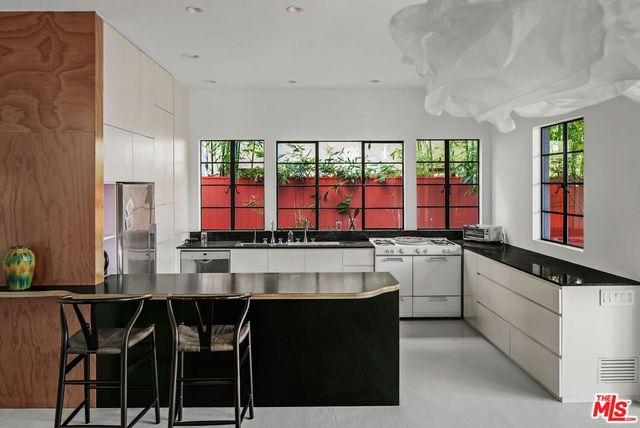 $11,500 | 2311 Louella Avenue, Venice, CA 90291