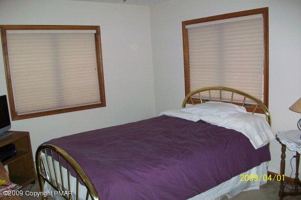 8 Red Spruce Road Pocono Pines, PA 18350 - Photo 2 of 9 1st floor bedroom