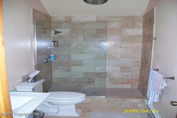 8 Red Spruce Road Pocono Pines, PA 18350 - Photo 5 of 9 2nd floor bath