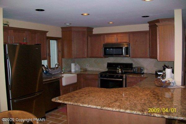 8 Red Spruce Road Pocono Pines, PA 18350 - Photo 9 of 9 kitchen