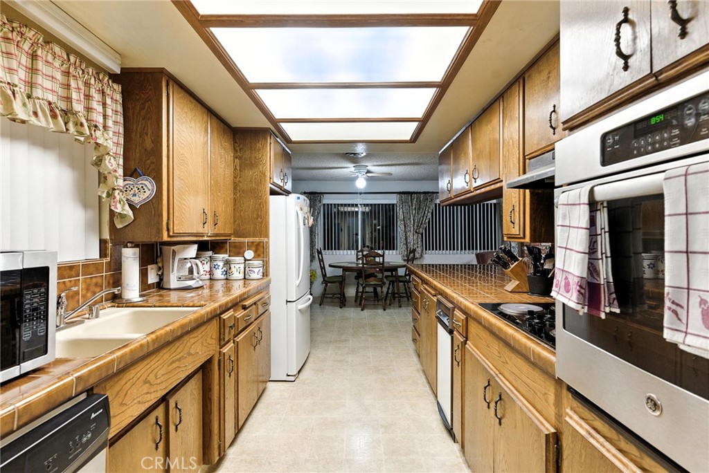 2924 Raccoon Drive Lake Isabella, CA 93240 - Photo 11 of 33 a view of a kitchen with lots of counter top space