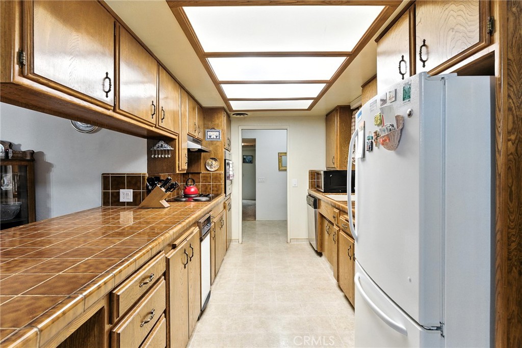 2924 Raccoon Drive Lake Isabella, CA 93240 - Photo 4 of 33 a kitchen with stainless steel appliances granite countertop a refrigerator and a stove
