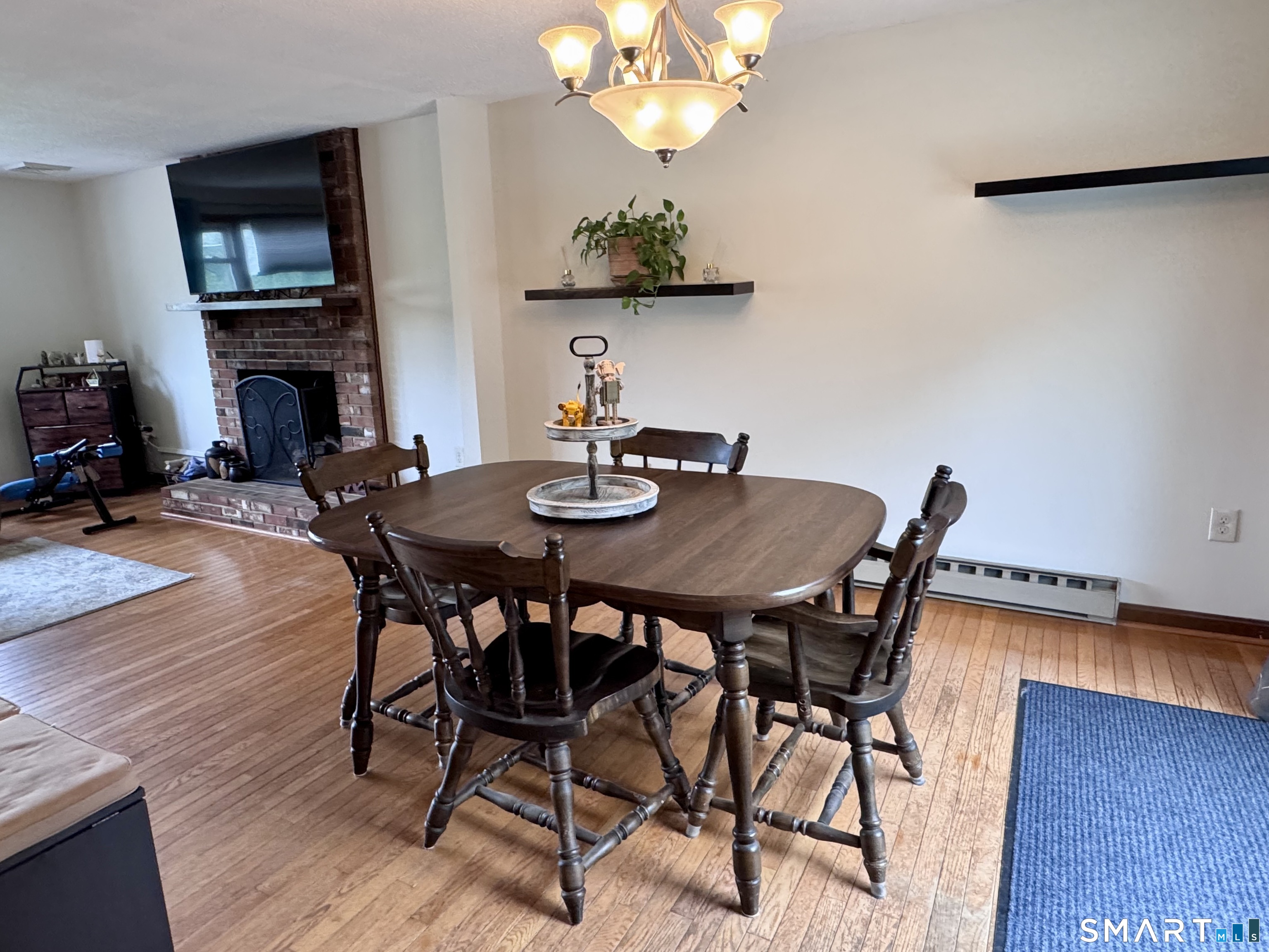 24 Middle Road Enfield, CT 06082 - Photo 8 of 38