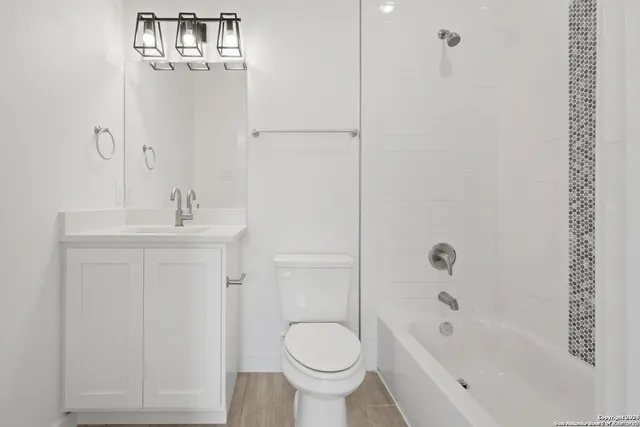 $1,700 | 212 Cooper Street, Unit A, San Antonio, TX 78210