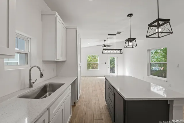 $1,700 | 212 Cooper Street, Unit A, San Antonio, TX 78210