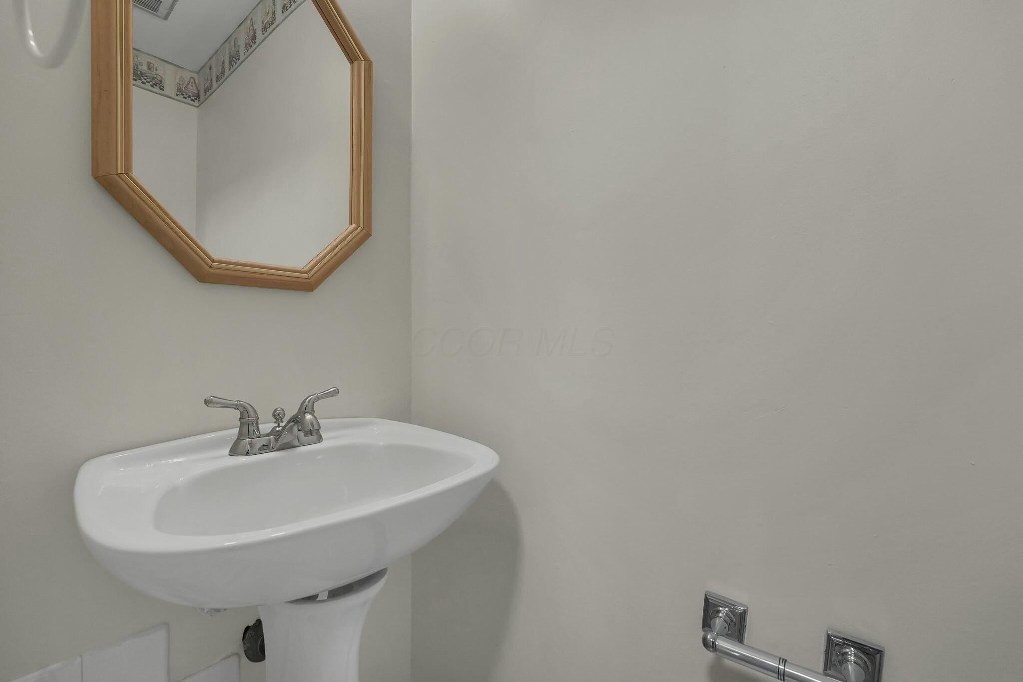 1713 Parkgate Road Columbus, OH 43229 - Photo 24 of 30 tempImage7PFqHl