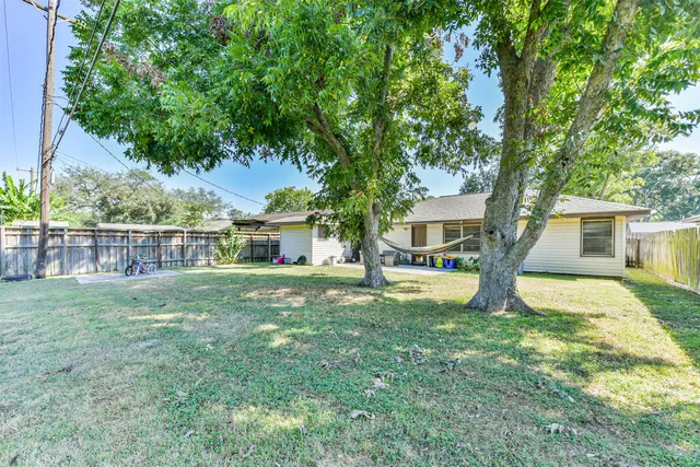 $1,800 | 222 Linda Street, Deer Park, TX 77536