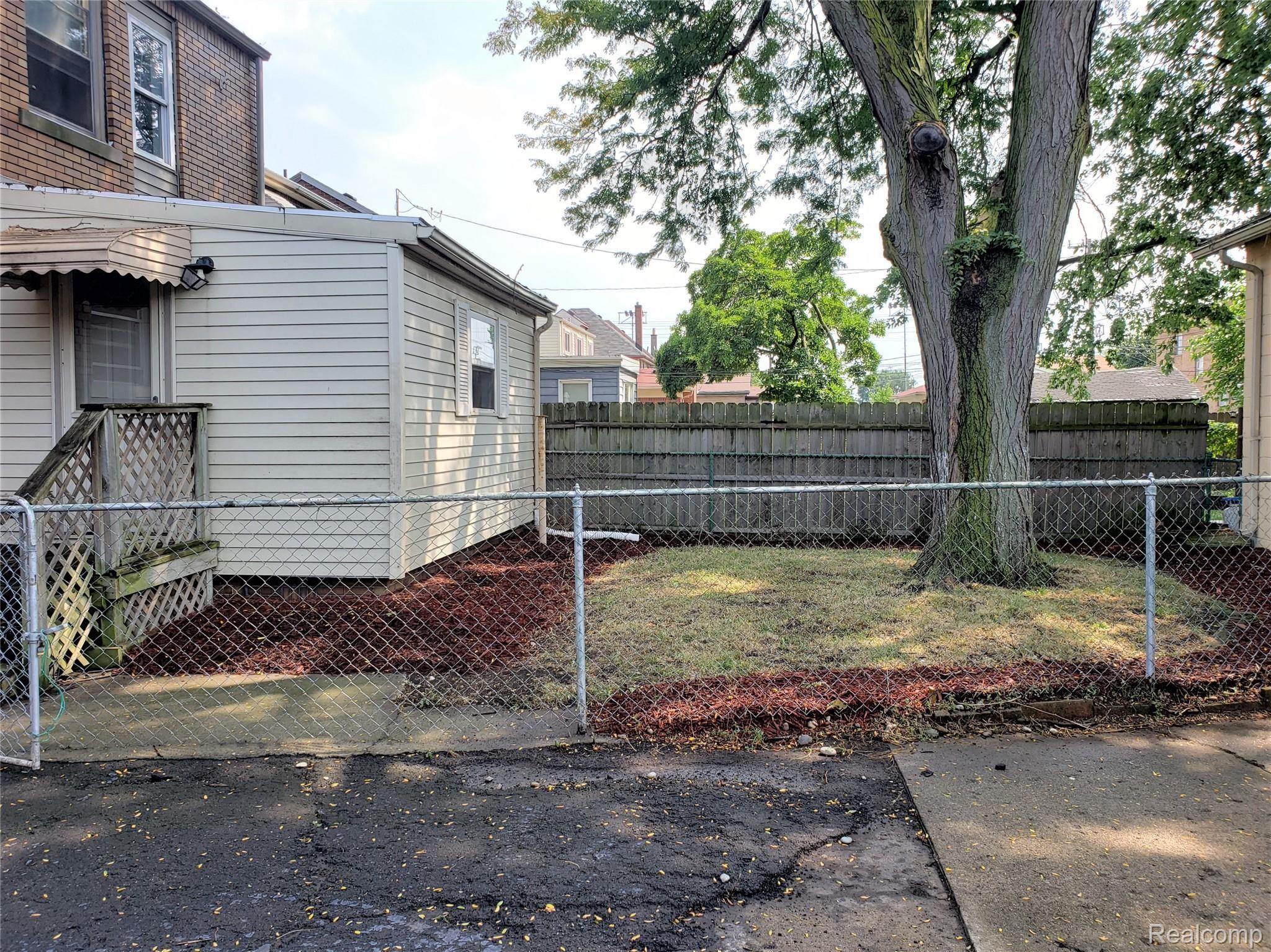 84 Chestnut Street River Rouge, MI 48218 - Photo 34 of 38 Backyard_02.jpg