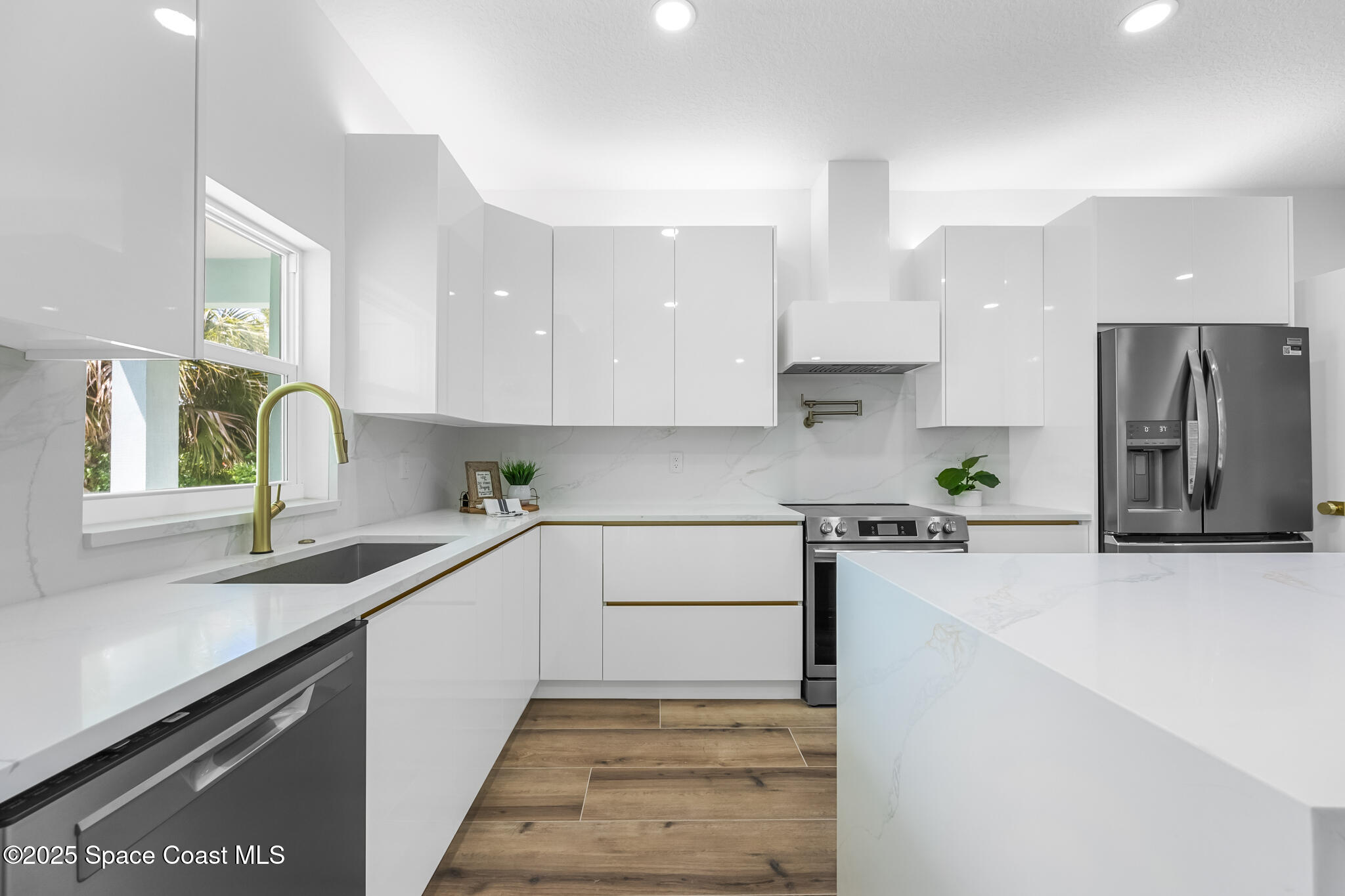 1313 Worth Court Northeast Palm Bay, FL 32905 - Photo 36 of 77 Kitchen