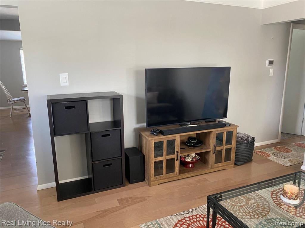 17917 Rainbow Road Fraser, MI 48026 - Photo 5 of 43