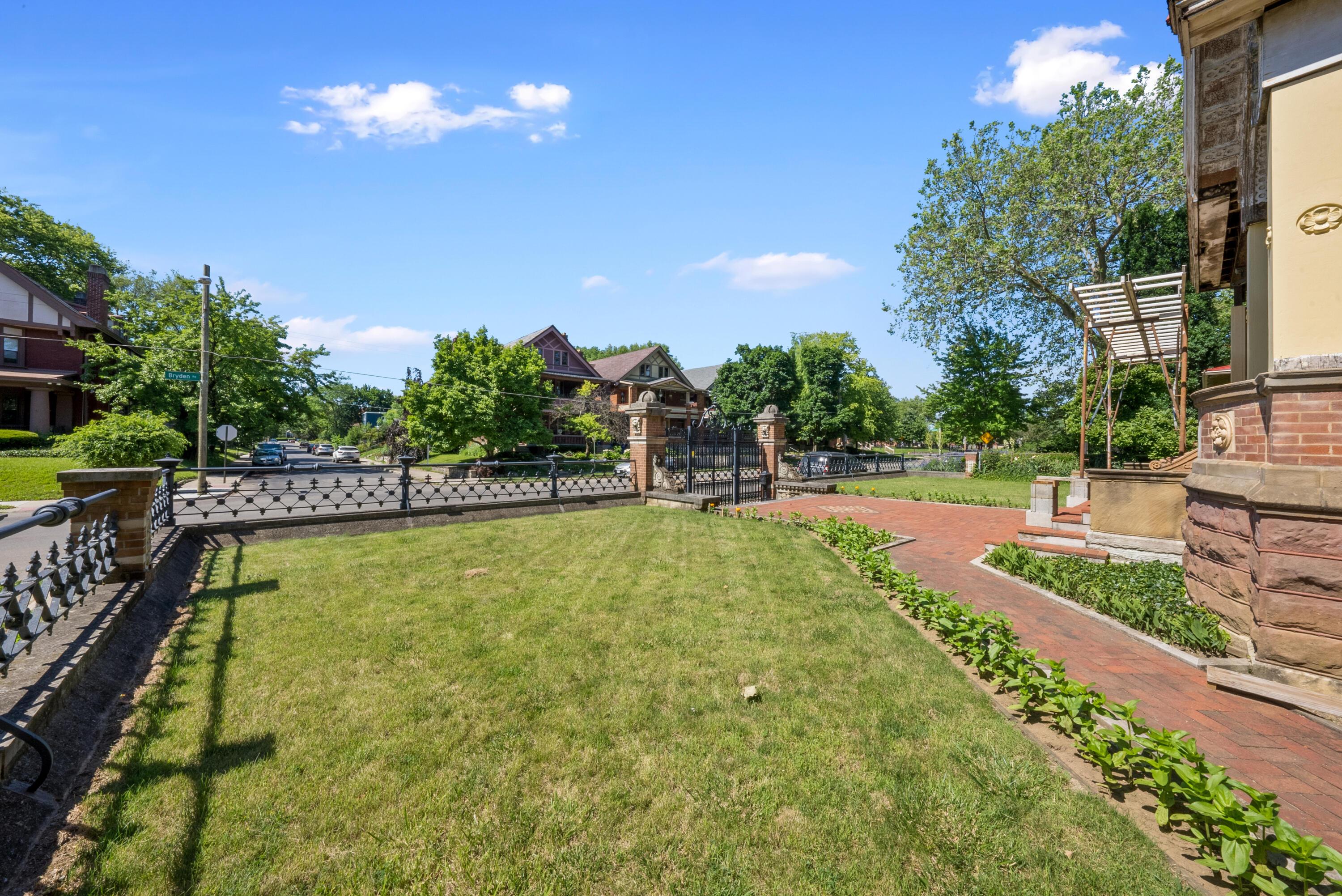 1330 Bryden Road Columbus, OH 43205 - Photo 4 of 36 Gallery Image 4