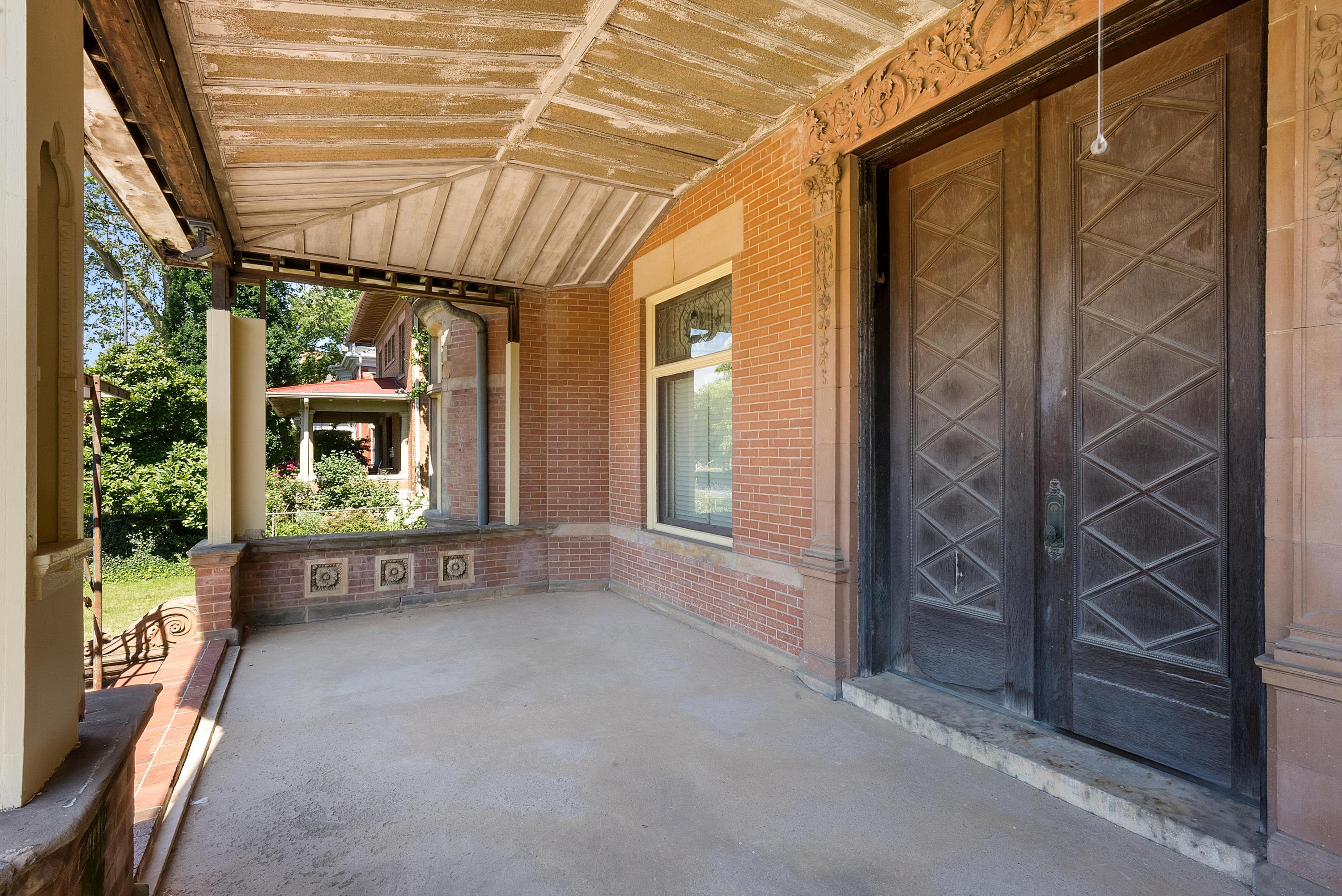 1330 Bryden Road Columbus, OH 43205 - Photo 7 of 36 Gallery Image 7