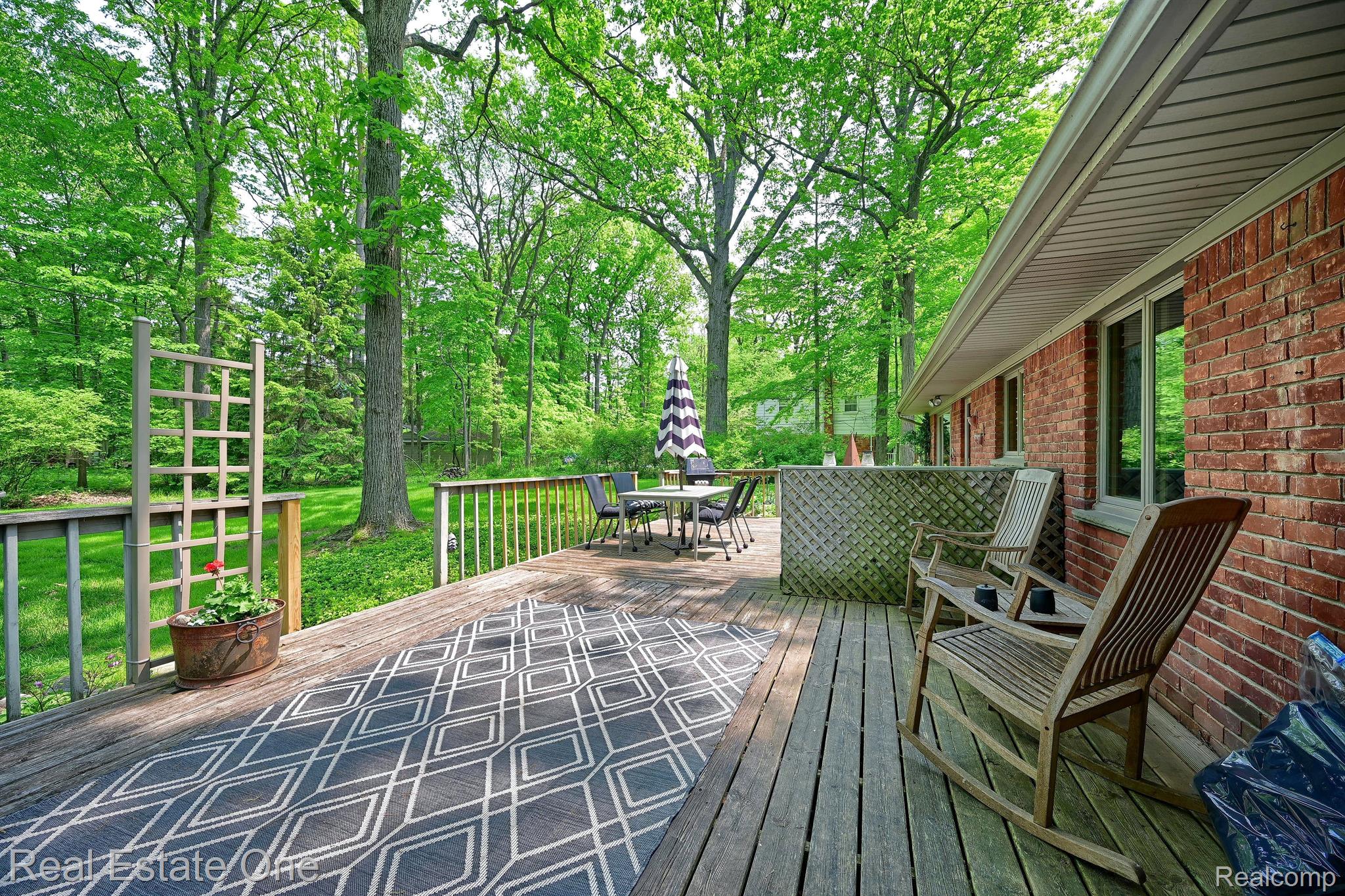270 Wimberly Drive Rochester, MI 48306 - Photo 18 of 22 35 X 16 DECK