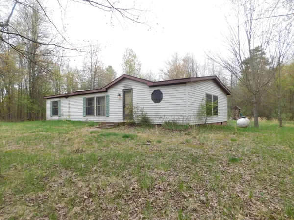 $149,000 | 14540 Schroeder Road, St. Charles, MI 48655