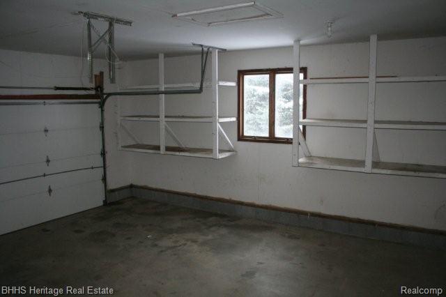 3905 Faussett Road Howell, MI 48855 - Photo 17 of 17 Garage