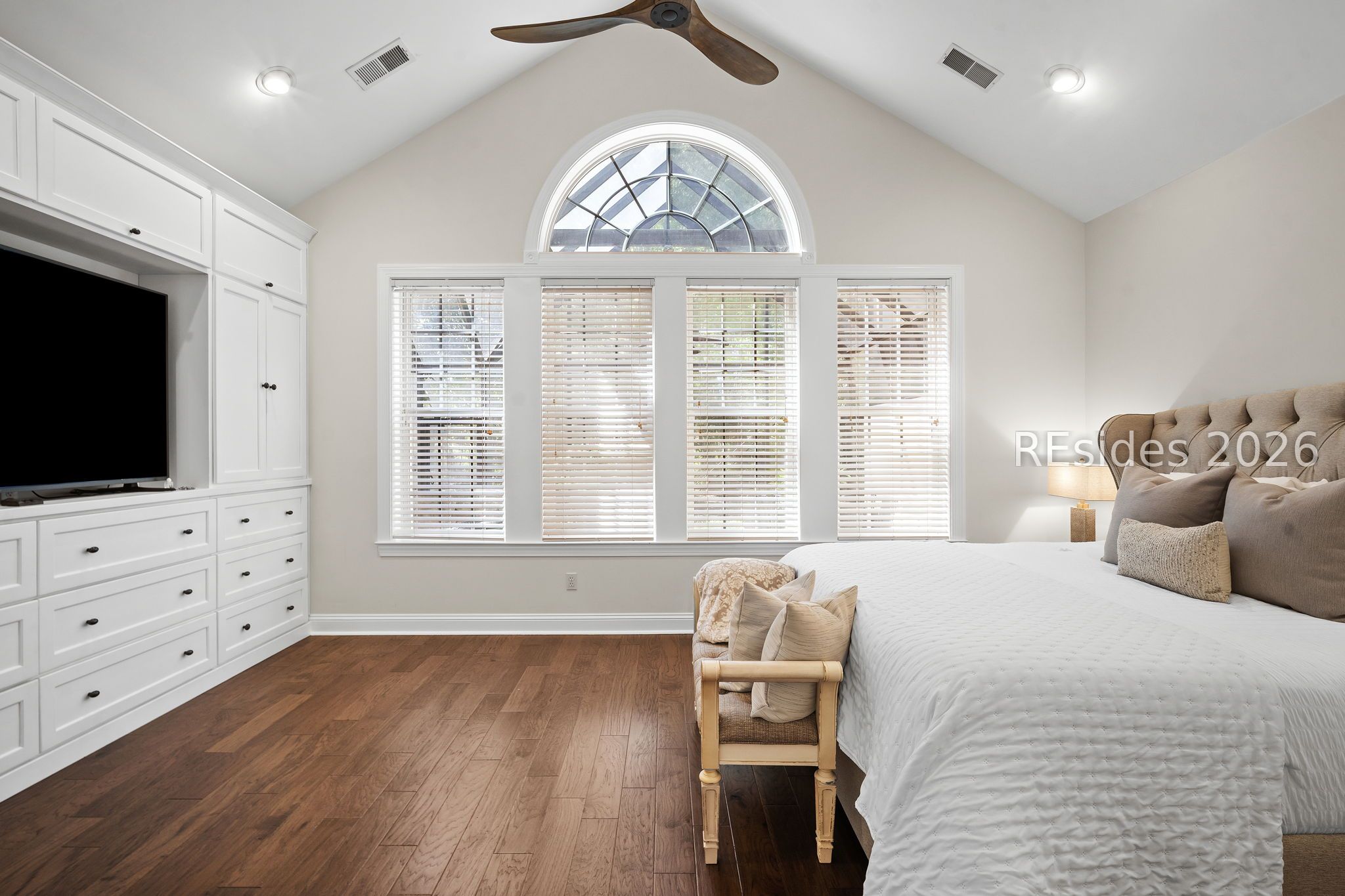 209 Farnsleigh Avenue Bluffton, SC 29910 - Photo 30 of 57 Master with vaulted ceilings