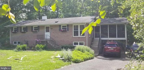 $3,800 | 5228 Chippewa Place, Alexandria, VA 22312