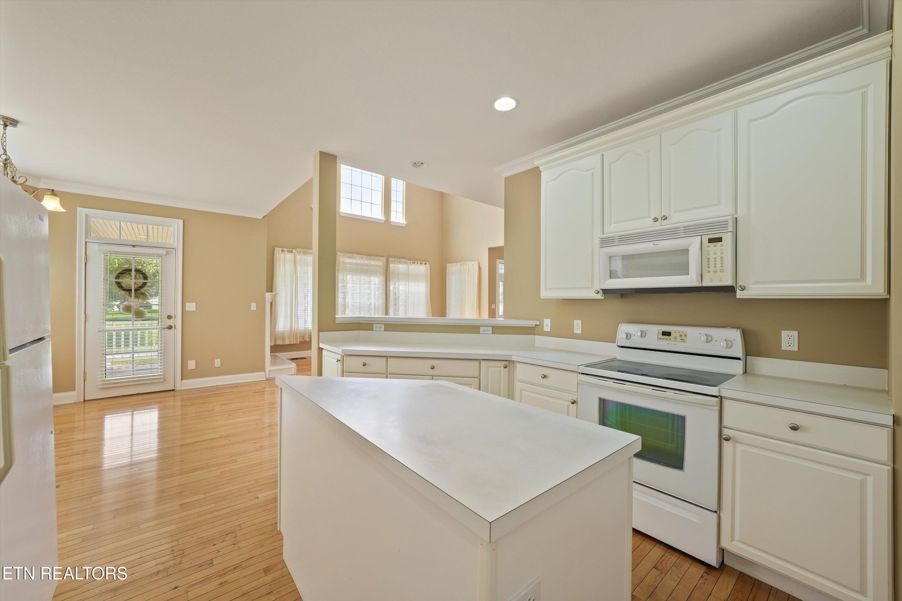 161 Liberty Court Oak Ridge, TN 37830 - Photo 14 of 45 Kitchen