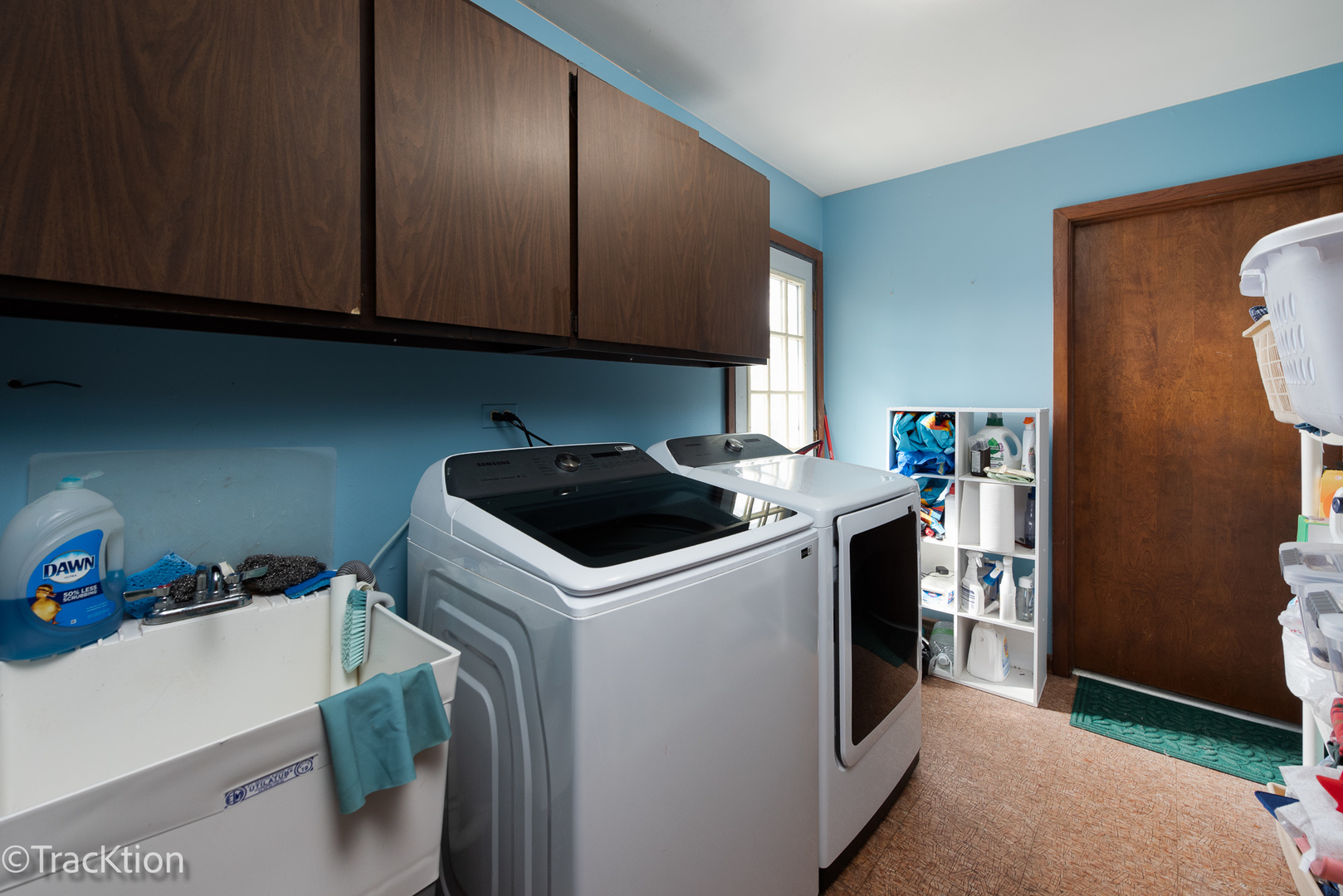 249 Surrey Road Bartlett, IL 60103 - Photo 21 of 28 a utility room with dryer and washer