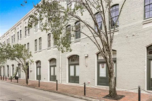 $2,000 | 700 Commerce Street, Unit 111, New Orleans, LA 70130