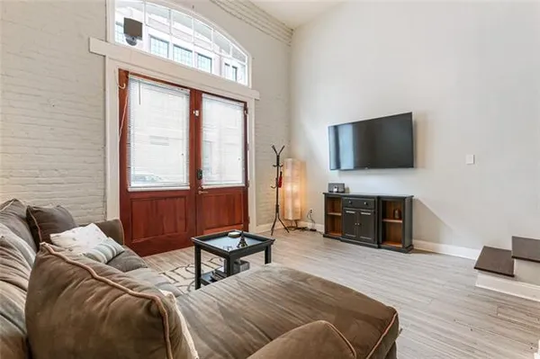 $2,000 | 700 Commerce Street, Unit 111, New Orleans, LA 70130