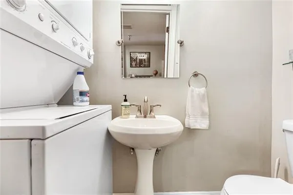 $2,000 | 700 Commerce Street, Unit 111, New Orleans, LA 70130