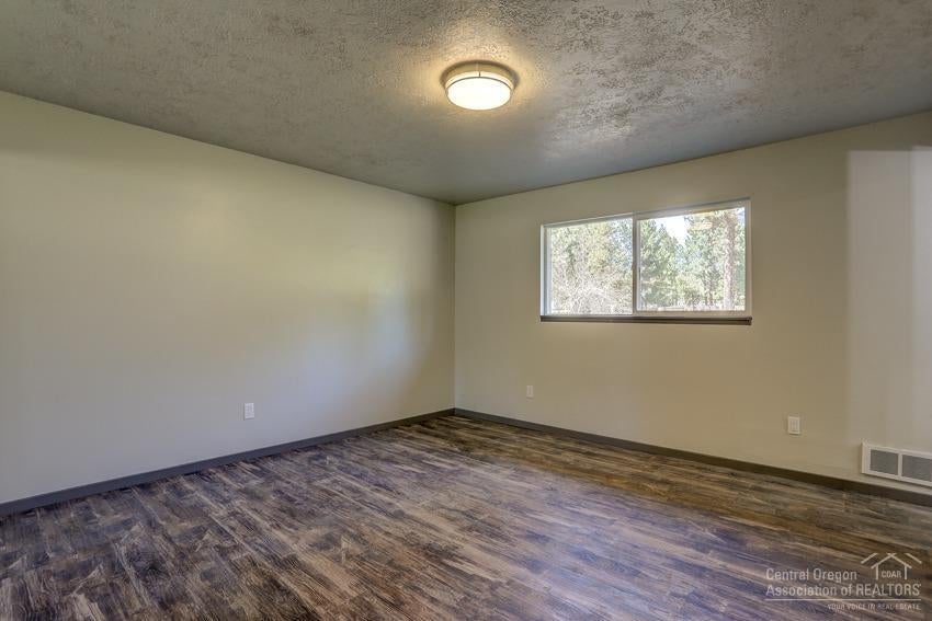 15990 Green Forest Road La Pine, OR 97739 - Photo 11 of 23 Gallery Image 11